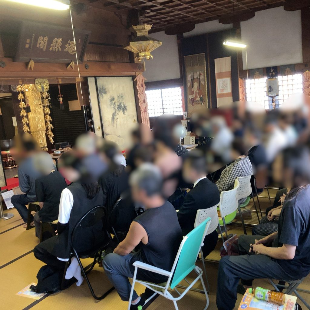 本日、秋のお彼岸法要を執り行いました。ご参列くださいました皆様、お疲れ様でございました。また経木塔婆をお申し込みいただきました皆様、ありがとうございました。